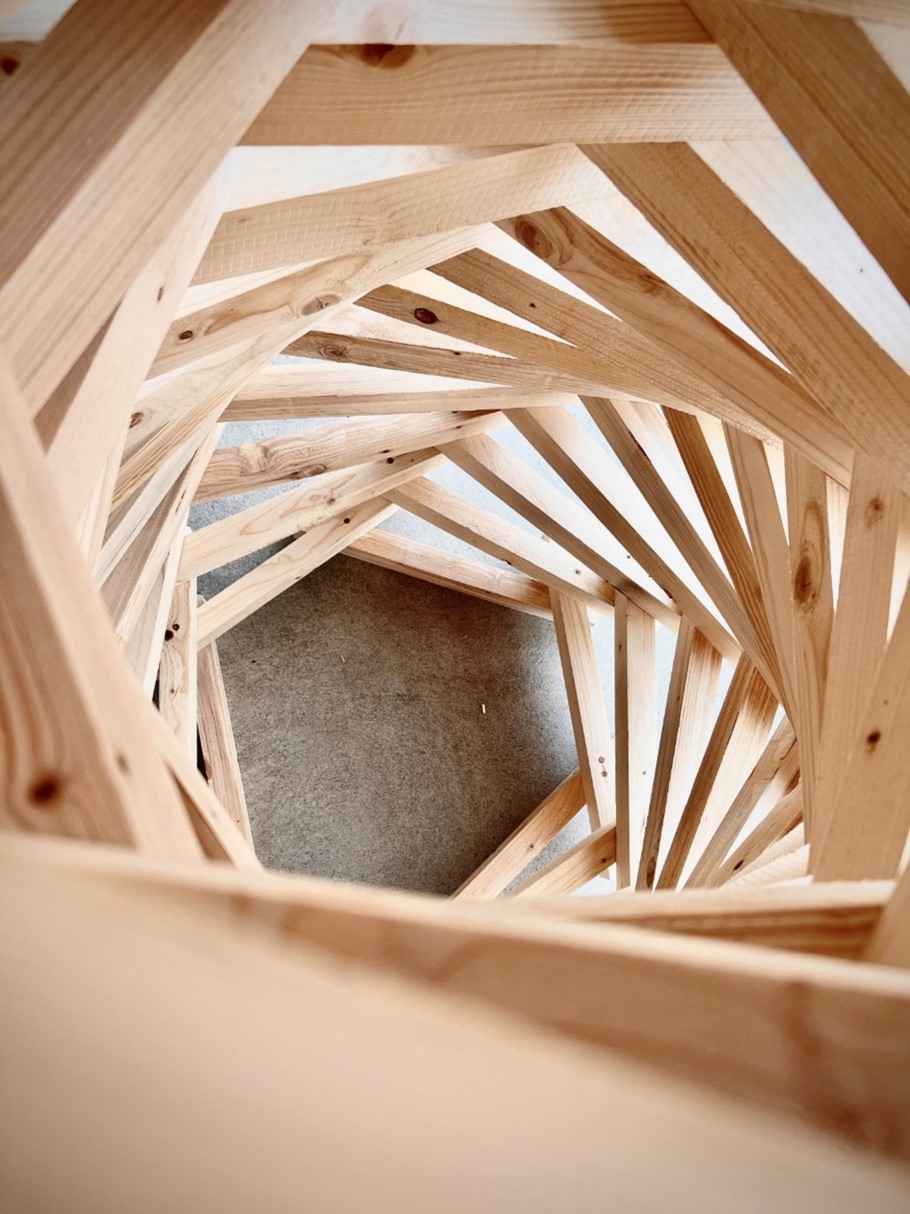 Einblick in die parametrisch entworfene Holzskulptur (Foto: Jade HS)