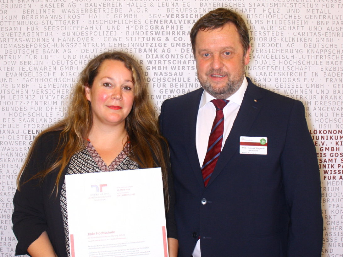 Ministerin verleiht Jade HS das Zertifikat "familiengerechte hochschule" 