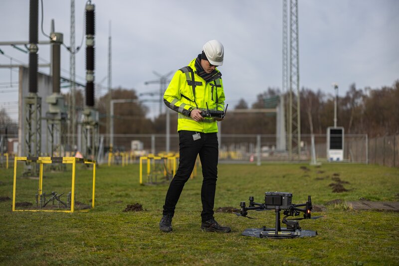 Forschungsprojekt: Einsatz von Drohnen und KI zur Unterstützung eines sicheren Stromnetzbetriebs