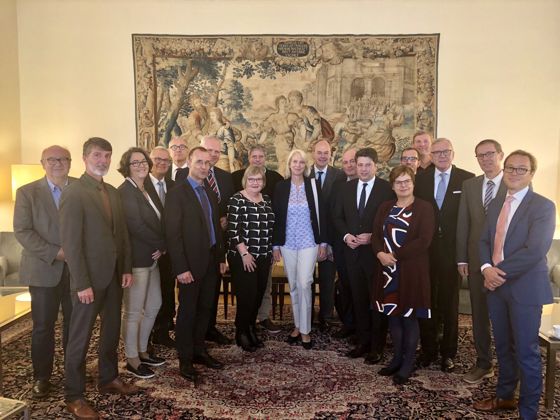 Hochschulpräsident Weisensee (5.v.li., hinten) und die niedersächsische Delegation loteten Möglichkeiten der Zusammenarbeit mit den nordischen wissenschaftlichen Einrichtungen aus.