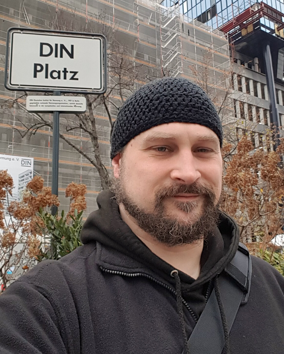Selfie am DIN-Platz: Die Norm nach Sven Gornys Ansicht sollte die ständige Veränderung sein.