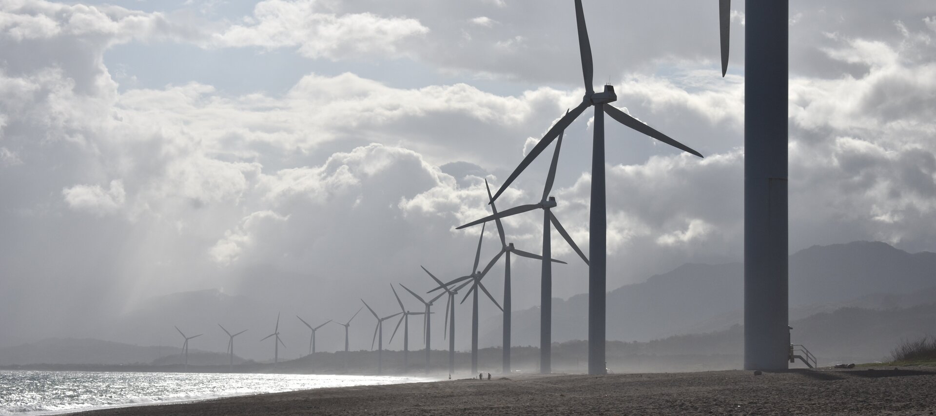 Mit dem Einzug der erneuerbaren Energien wachsen die Herausforderungen, die Stromnetze zu steuern und zu überwachen. (Foto: pexels)